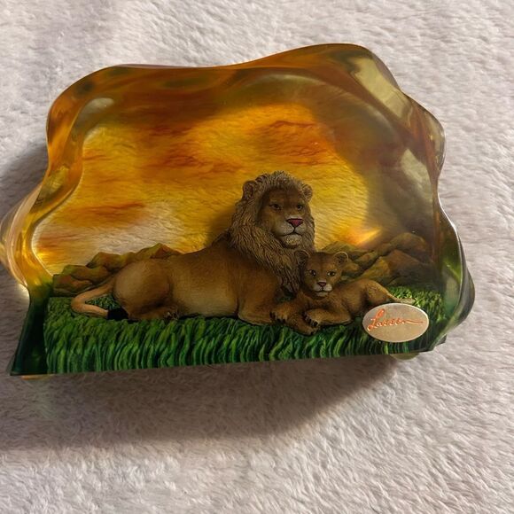 Vintage 1993 NWT the art of christian Lassen 3D resin lion and lion cub piece - Picture 2 of 7